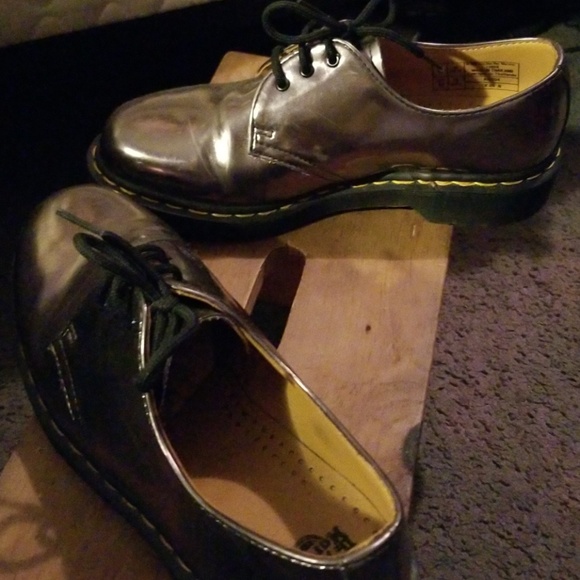 Shoes - Picture 2 of 3